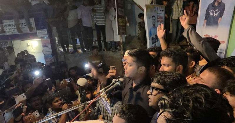 প্রধানমন্ত্রীর কাছে ‘জাস্টিস কার্ড’ চাইলেন হাসনাত, বিচারহীনতা চললে সরকারকে ‘লাল কার্ড’