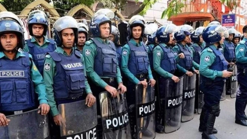 আগের পোশাকে ফিরছে পুলিশ